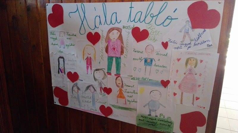 Hála-tabló.jpg Hála-tabló.jpg