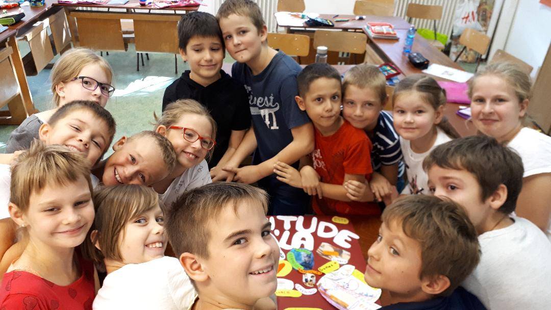 Hála-3.n-csoportkép.jpg Hála-3.n-csoportkép.jpg