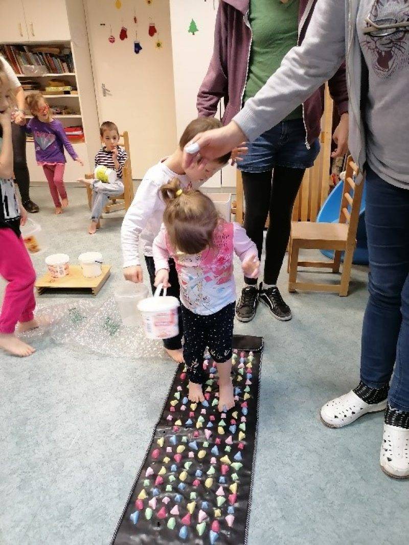 Különböző-terepeken-tanultuk-a-járást-közben-összegyűjtöttük-a-magokat-2.jpg