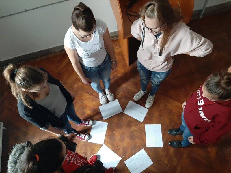 boldogiskolaMegküzdés2.jpg boldogiskolaMegküzdés2.jpg