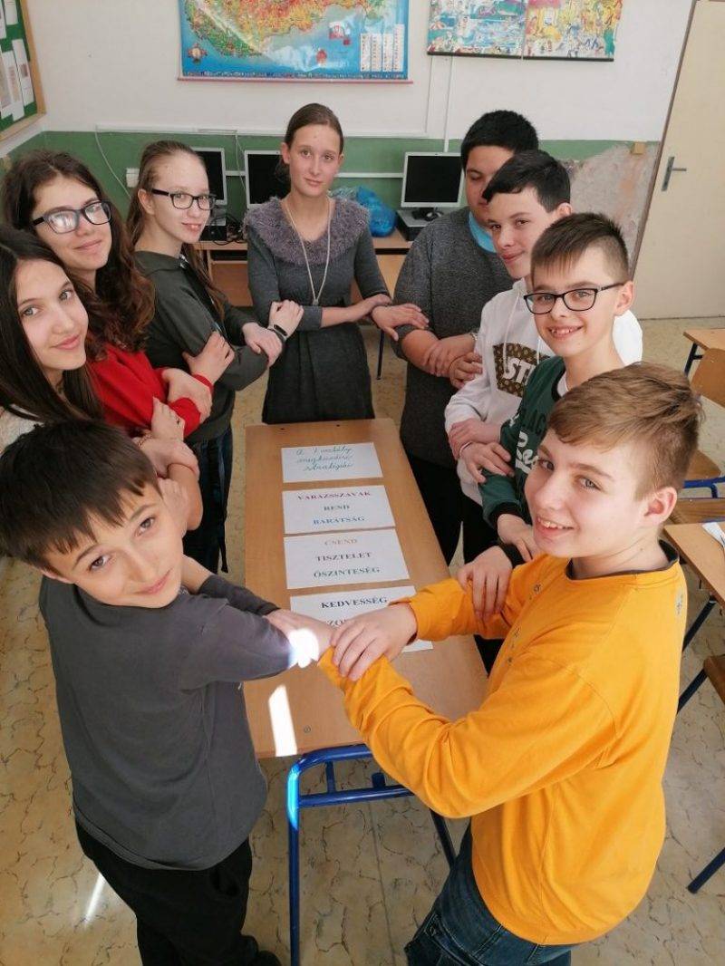 Összefogás.jpg Összefogás.jpg