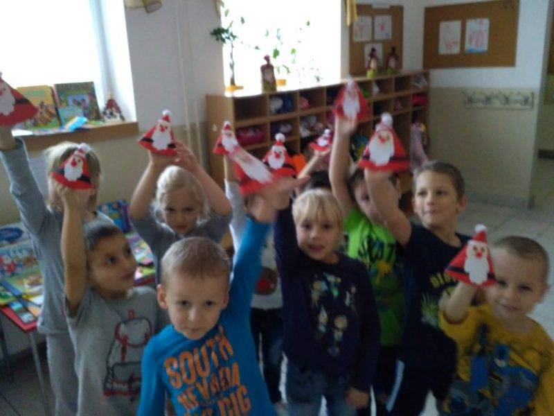 Mikulások-a-kiscsoportosoknak.jpg Mikulások-a-kiscsoportosoknak.jpg