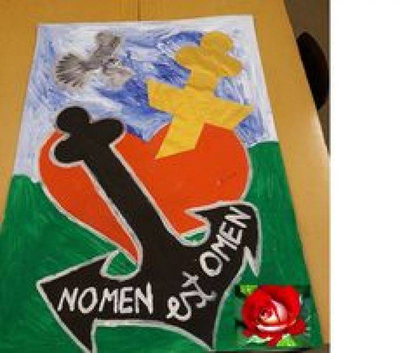 Nomen-est-omen-rózsás.jpg Nomen-est-omen-rózsás.jpg