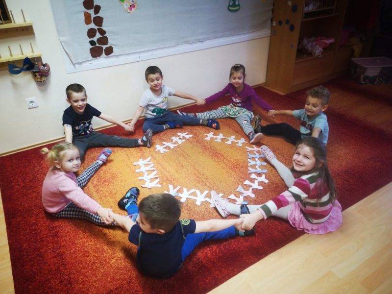 Társas-kapcsolatok.jpg Társas-kapcsolatok.jpg