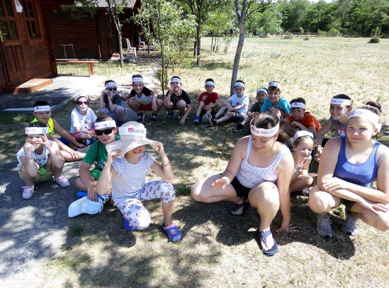 Boldogság-tábor-körlánc1.jpg Boldogság-tábor-körlánc1.jpg