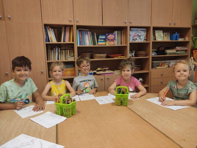 Színezés-közben.jpg Színezés-közben.jpg