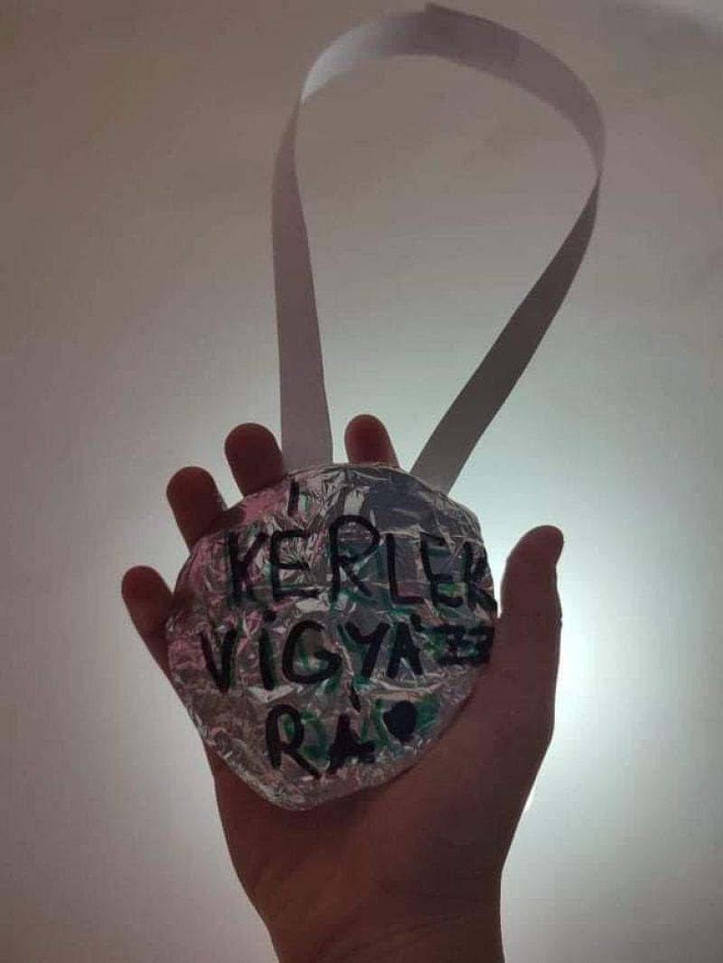 Kérlek-vigyázz-rá.jpg Kérlek-vigyázz-rá.jpg