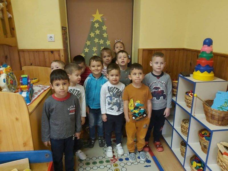 Jó-cselekedet-karácsonyfa.jpg Jó-cselekedet-karácsonyfa.jpg