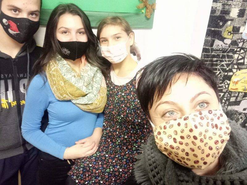 Társaskapcsolatok.jpg Társaskapcsolatok.jpg