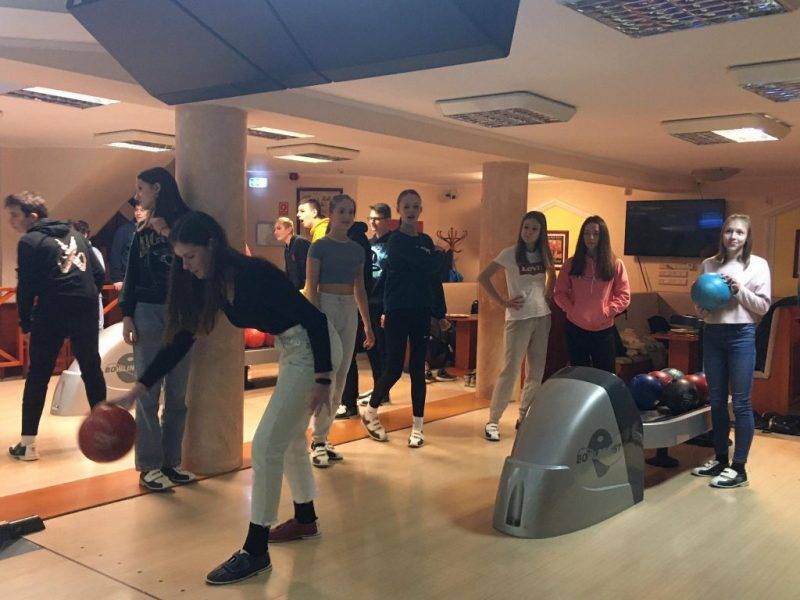 Bowling-2.jpg Bowling-2.jpg