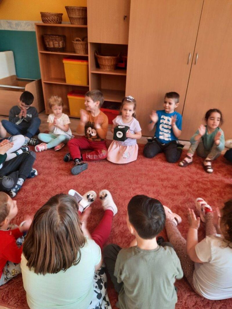 Az apró öröm is felvidít Az apró öröm is felvidít