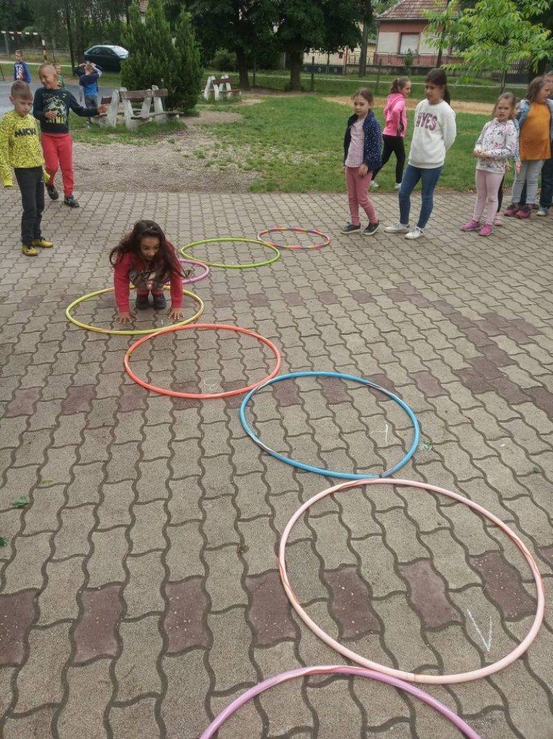 Ugroiskola.jpg Ugroiskola.jpg