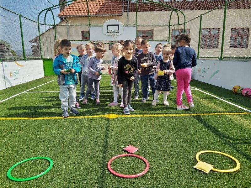 Gólya viszi a fiát Gólya viszi a fiát
