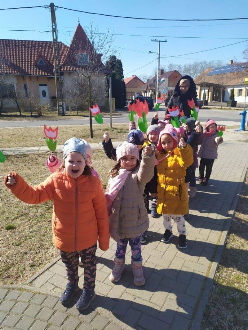 „Mindenben van valami jó” „Mindenben van valami jó”