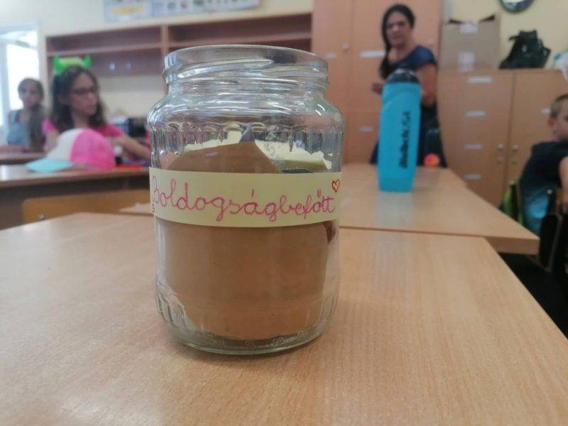 Boldogsagbefott-6.jpg Boldogsagbefott-6.jpg