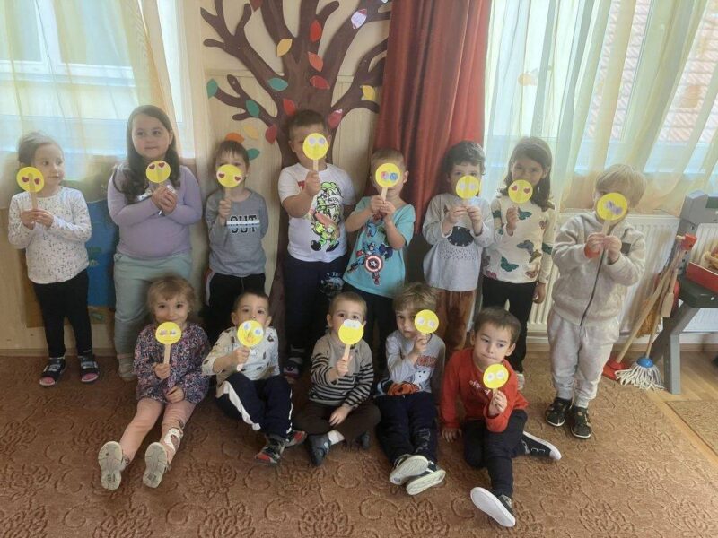 Mindenben megtaláljuk a jót, s boldogok vagyunk! Mindenben megtaláljuk a jót, s boldogok vagyunk!