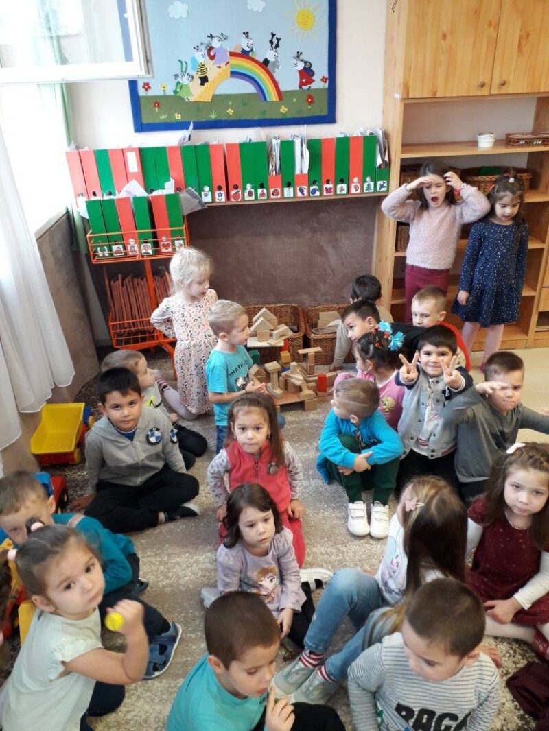 Társas kapcsolatok ápolása Társas kapcsolatok ápolása
