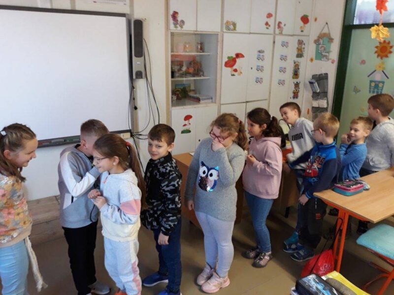 Egy mindenkiért, mindenki egyért! Egy mindenkiért, mindenki egyért!