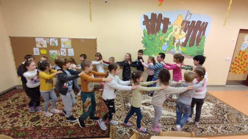 Együtt lenni jó! Együtt lenni jó!