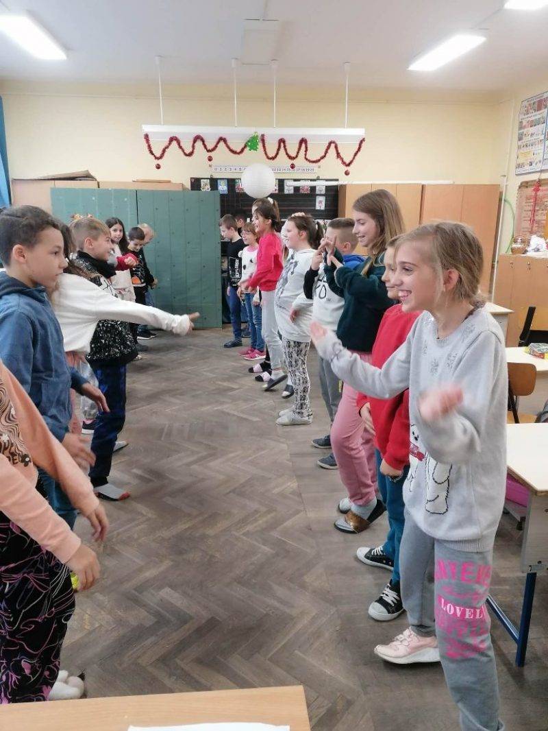 Tarsas-kapcsolatok-fo.jpg Tarsas-kapcsolatok-fo.jpg