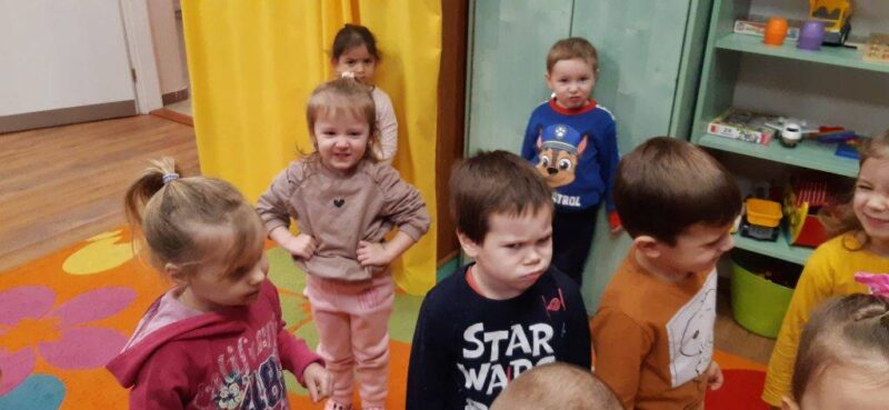 „Előre az úton” „Előre az úton”