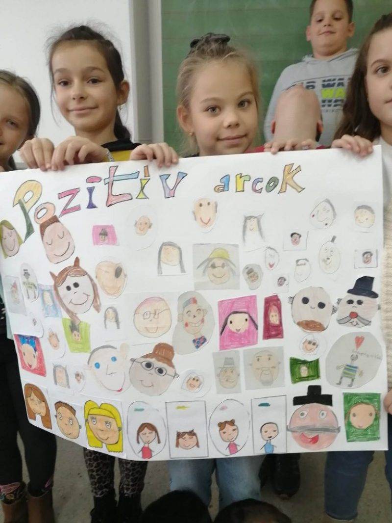 pozitiv-arcok-oktober.jpg