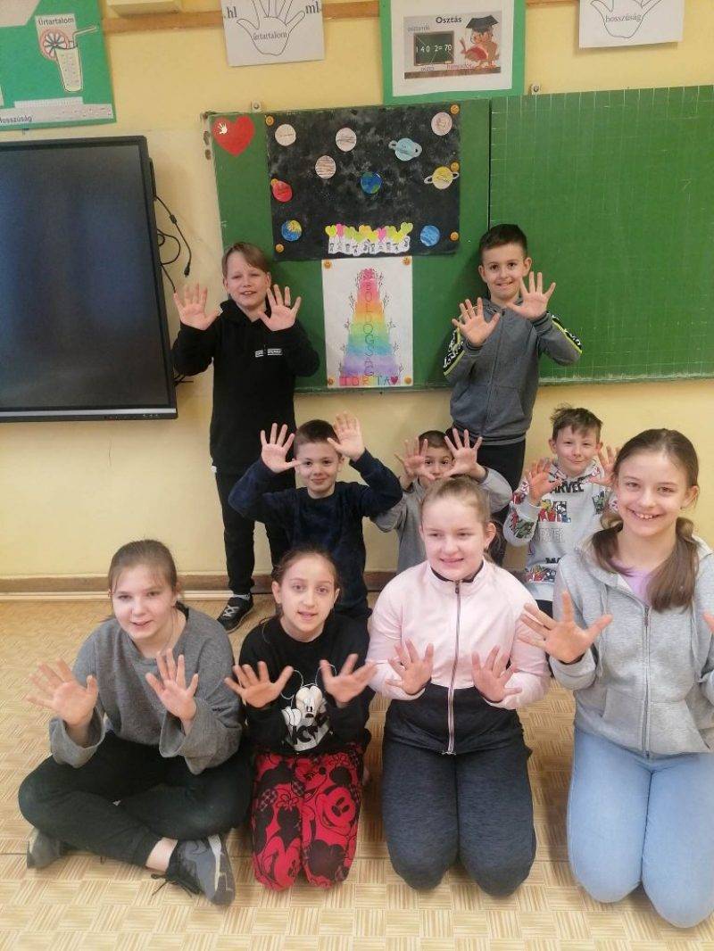 Boldogsagora-10.-szulinapjara.jpg Boldogsagora-10.-szulinapjara.jpg