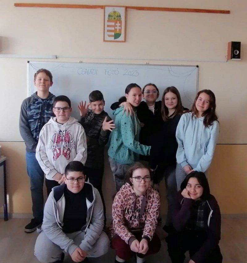 Csaladi-foto.jpg Csaladi-foto.jpg