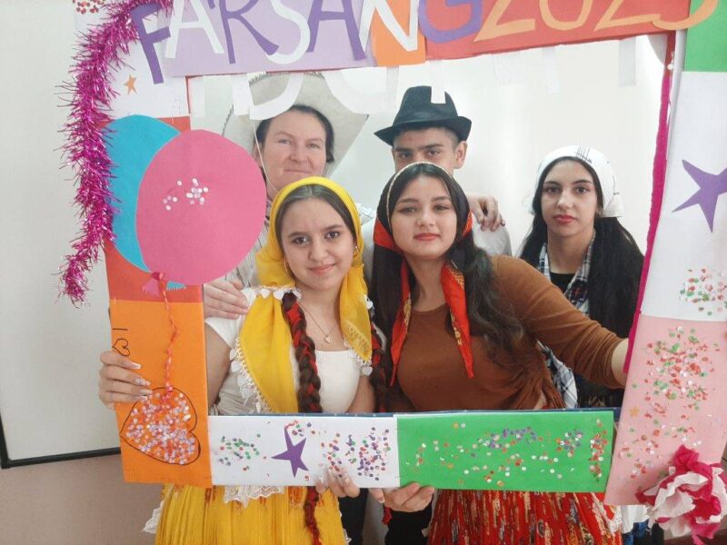 Vidáman előre! Vidáman előre!