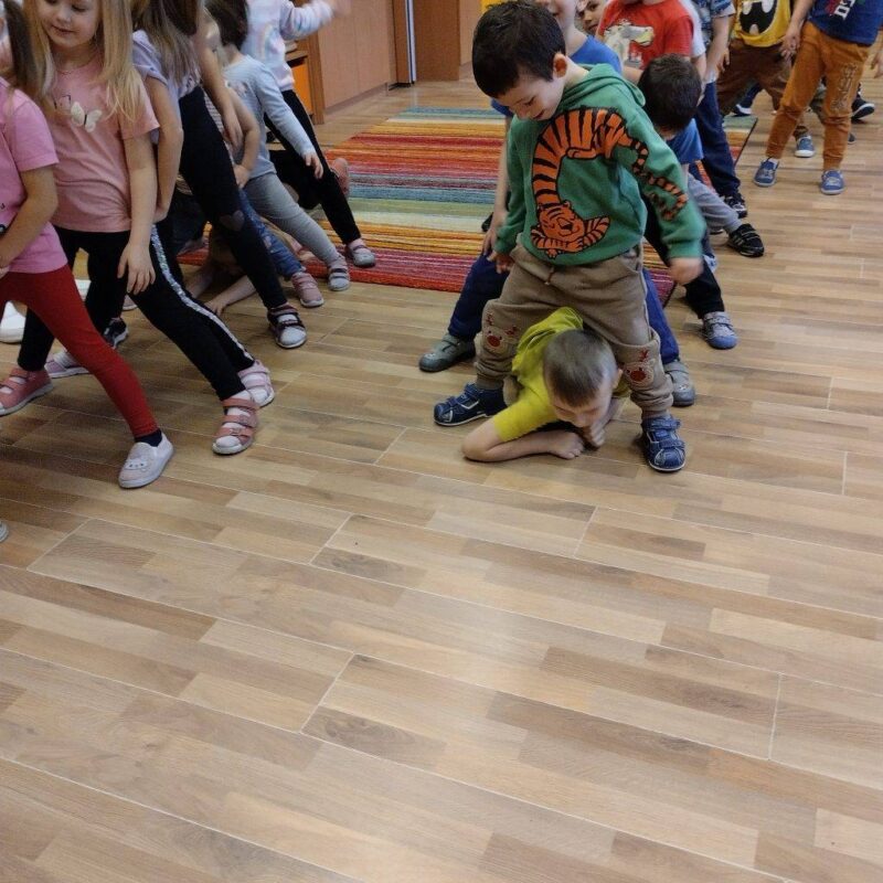 Huncut Manó csínytevése Huncut Manó csínytevése