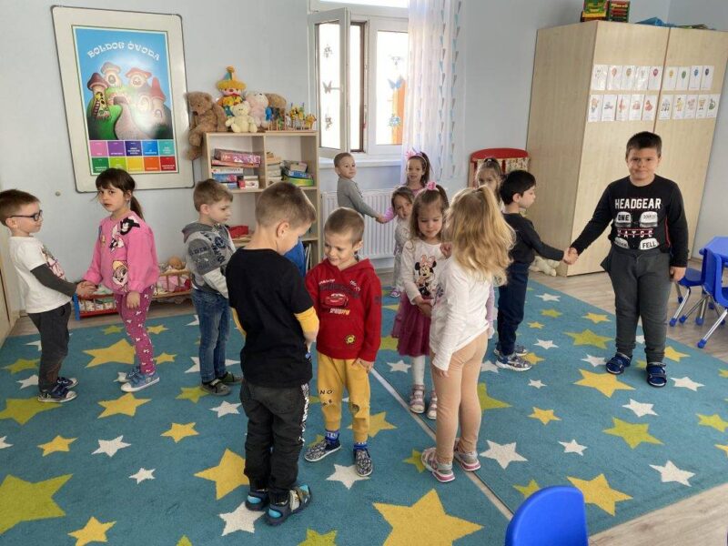 Legyetek egy kézfogással boldogok Legyetek egy kézfogással boldogok