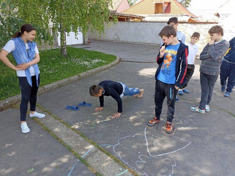 Élő bábuk Élő bábuk