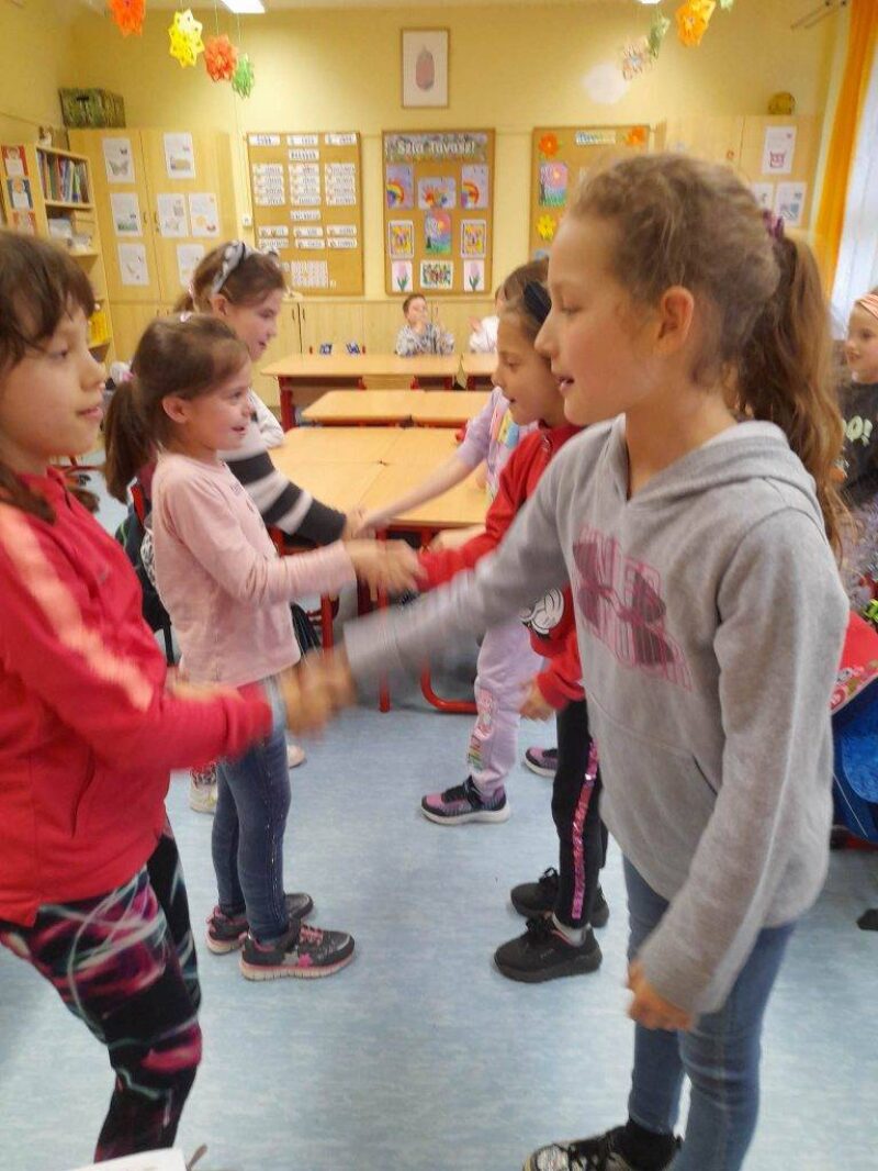 Összeveszni szamárság Összeveszni szamárság