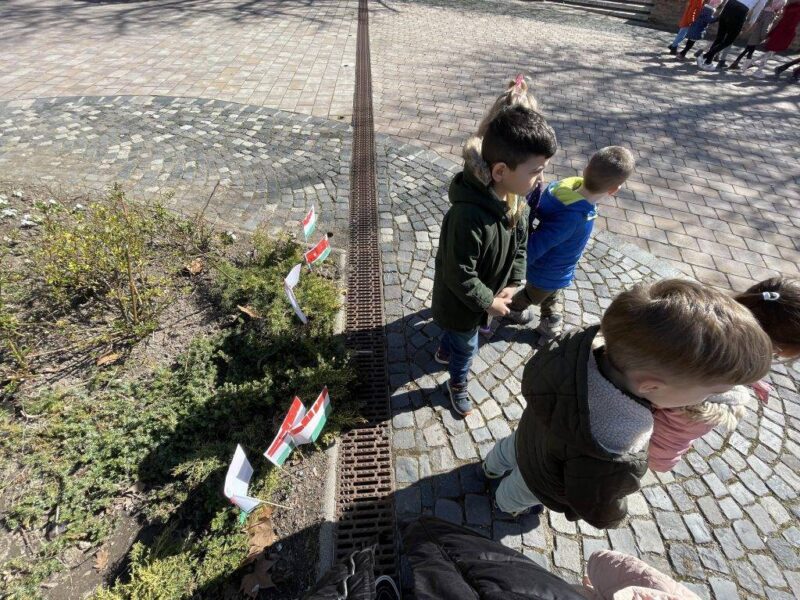 Leng a zászlóm… Leng a zászlóm…