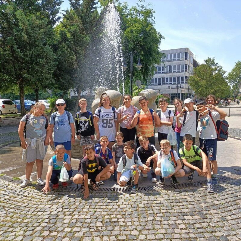 Örökkön örökké… Örökkön örökké…