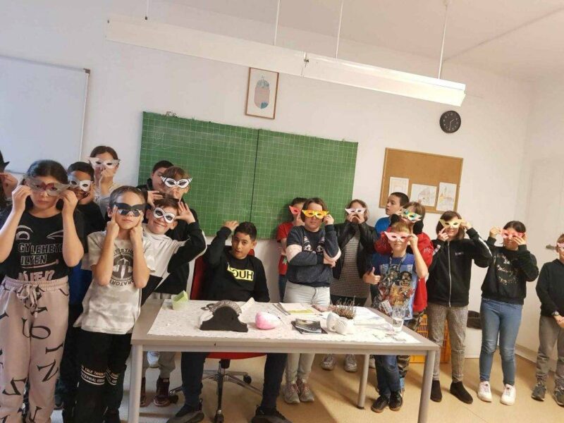 Szemüvegen keresztül Szemüvegen keresztül
