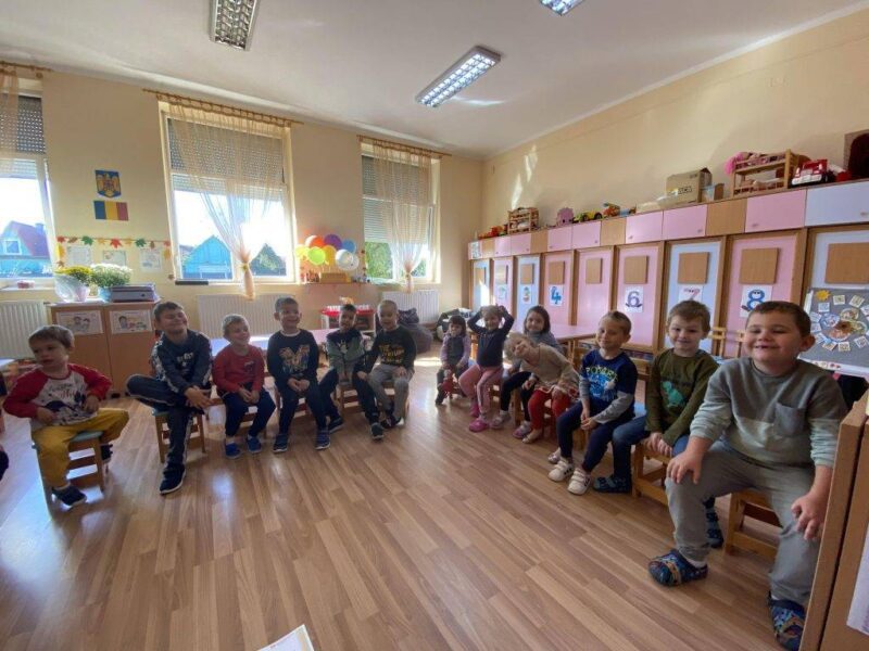 Vidáman lépkedünk előre! Vidáman lépkedünk előre!