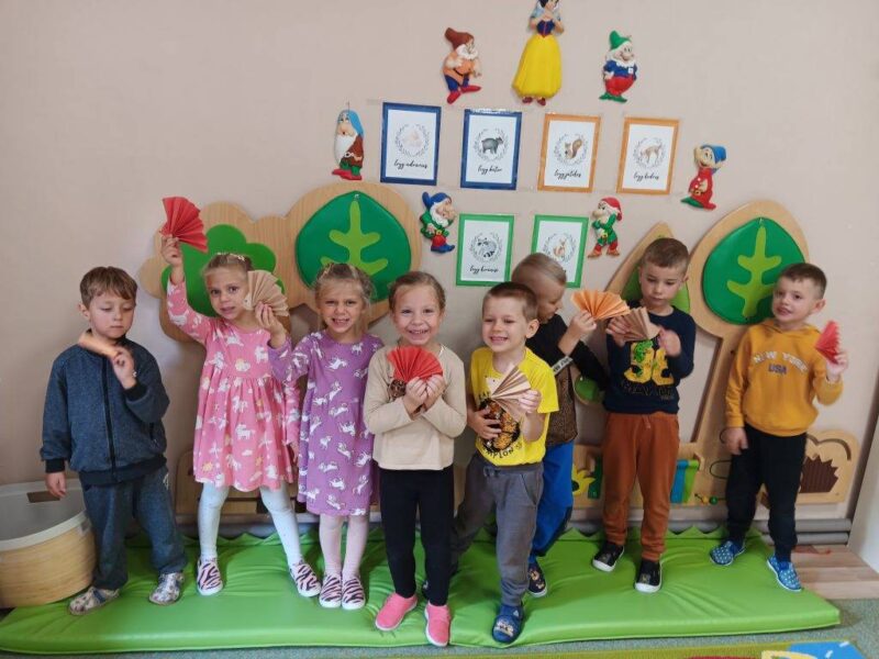Dolgos kis szűcsök Dolgos kis szűcsök