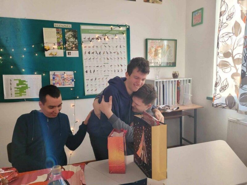December-jó cselekedetek December-jó cselekedetek