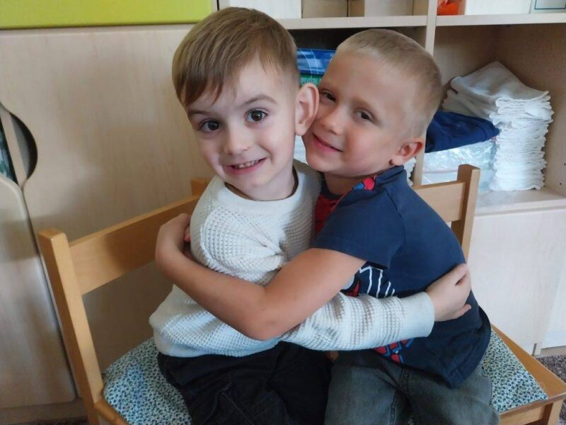 „Szeretünk mi együtt lenni, lesz itt móka, kacagás!” „Szeretünk mi együtt lenni, lesz itt móka, kacagás!”