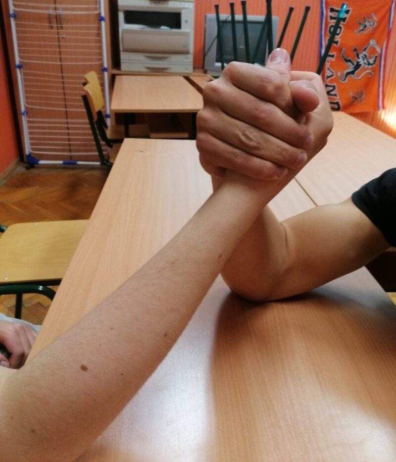 Teher alatt nő a pálma. Teher alatt nő a pálma.