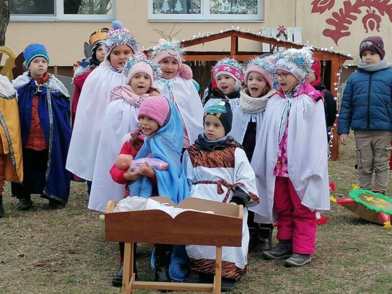Ünnepi előkészületek , ünnepvárás Ünnepi előkészületek , ünnepvárás