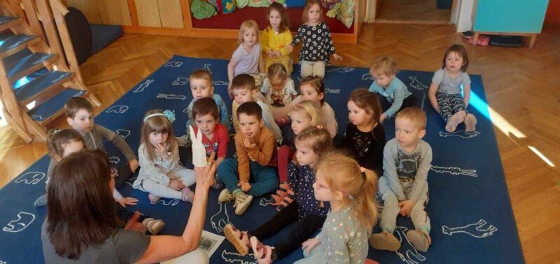 A türelmetlen nyulacska mese A türelmetlen nyulacska mese