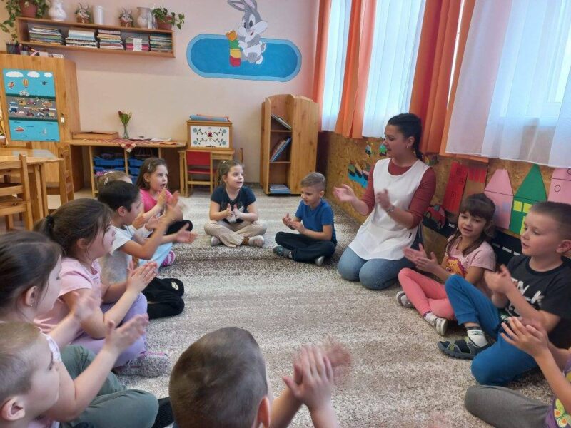 Társas kapcsolatok ápolása Társas kapcsolatok ápolása