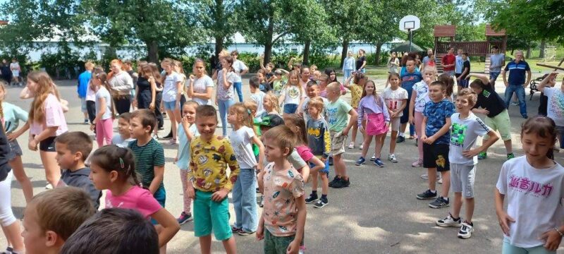 Kihívás napja-15 perc boldog mozgás Kihívás napja-15 perc boldog mozgás