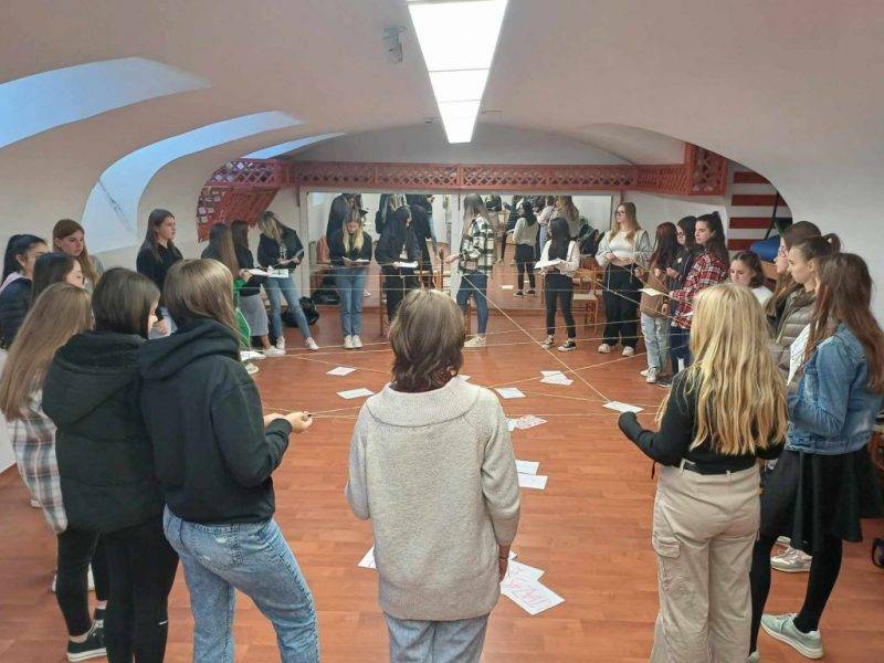 3.-Tarsas-kapcsolatok.jpg 3.-Tarsas-kapcsolatok.jpg