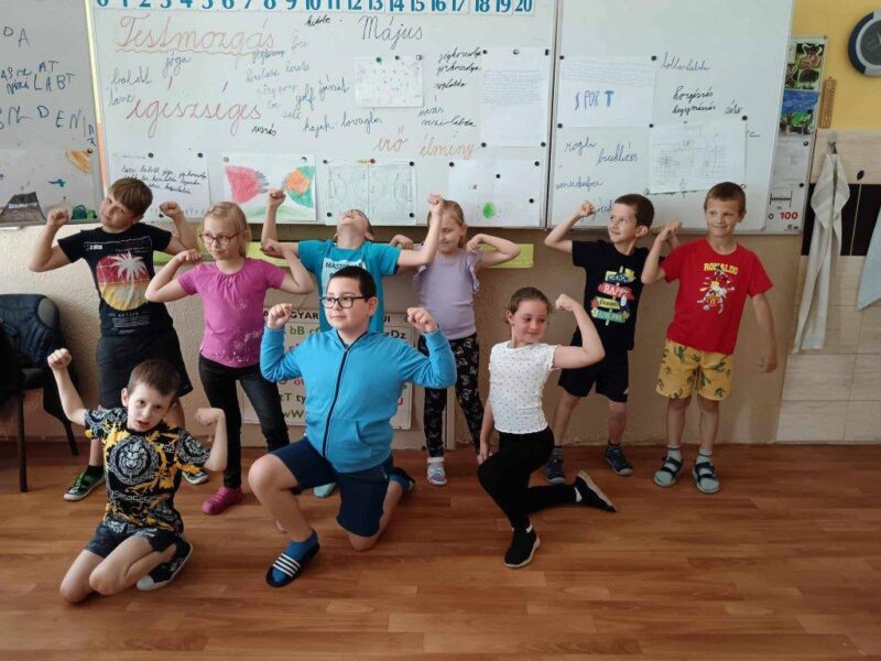 Testmozgás a 2. osztályban Testmozgás a 2. osztályban