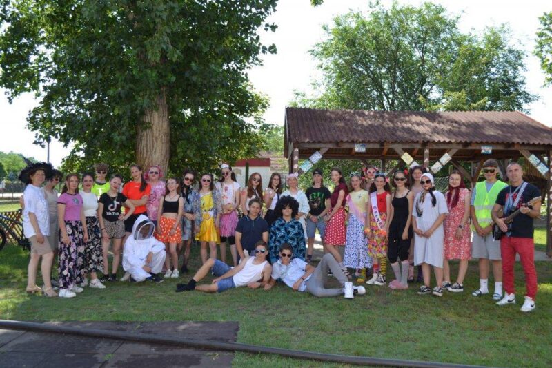 Bolond ballagás Bolond ballagás