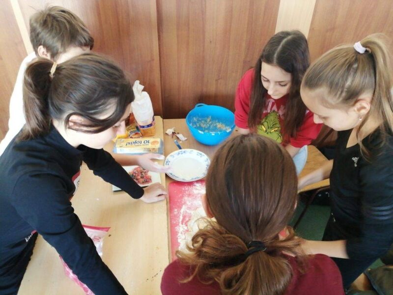 Boldogító jó cselekedetek Boldogító jó cselekedetek