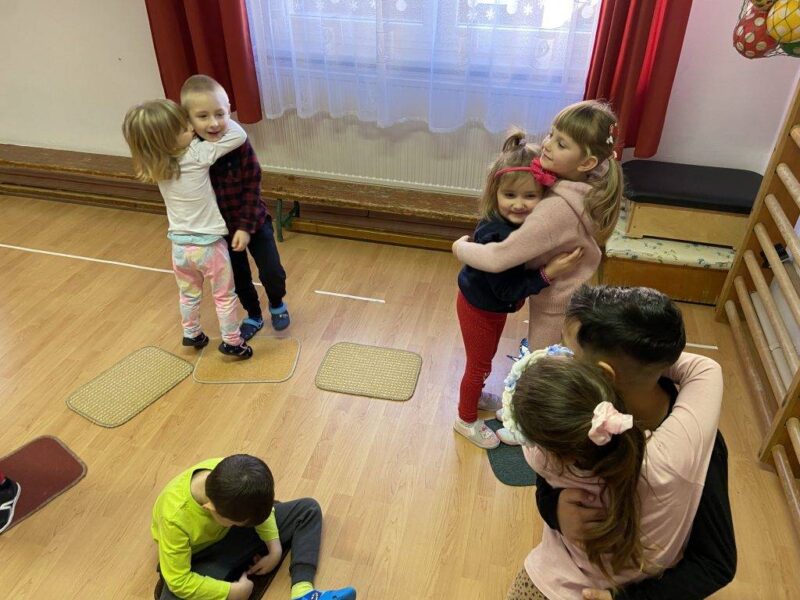 Társas kapcsolatok ápolása Társas kapcsolatok ápolása